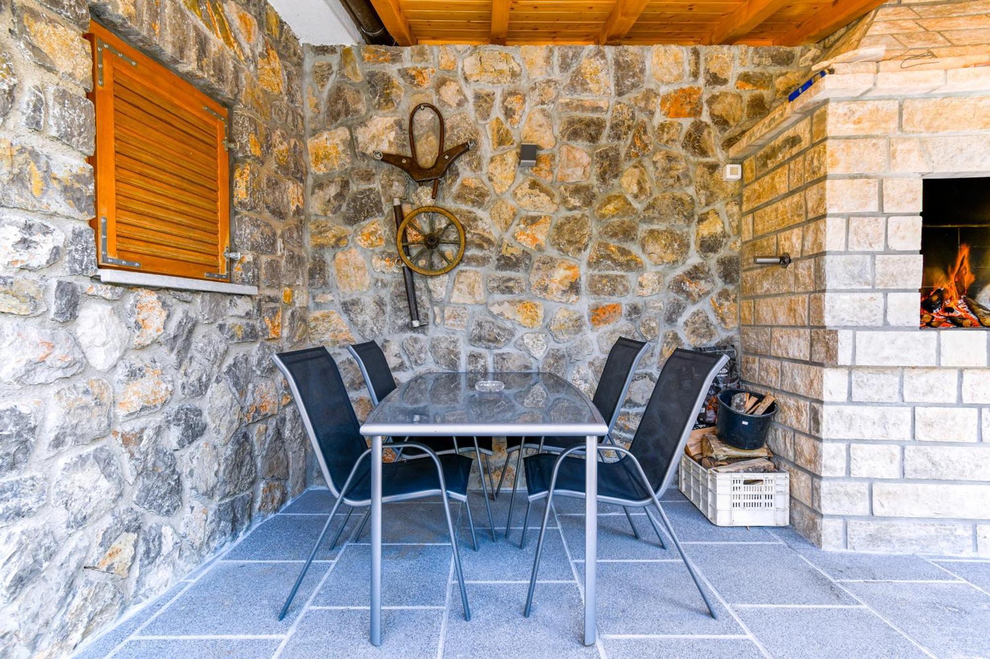 Apartman Lavanda Sa Bazenom I Okucnicom 4* Hreljin Exterior photo